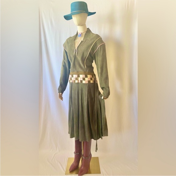 VINTAGE 1970'S WESTERN LEATHER SUEDE MIDI SHIRTWAIST DRESS IN OLIVE